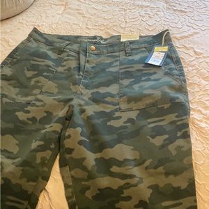 Universal Thread camp pants. NWT